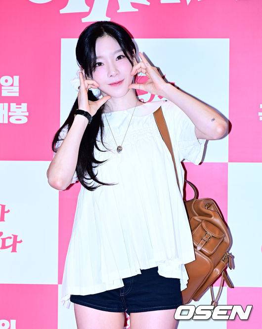 [OSEN=지형준 기자] 7일 오후 서울 용산구 CGV용산아이파크몰에서 영화 '악마가 이사왔다' 시사회 포토월 행사가 열렸다.‘악마가 이사왔다’는 새벽마다 악마로 깨어나는 선지(임윤아)를 감시하는 기상천외한 아르바이트에 휘말린 청년 백수 길구(안보현)의 고군분투를 담은 악마 들린 코미디다 영화다.&nbsp;가수 소녀시대 태연이 포즈를 취하고 있다. 2025.08.07 / jpnews@osen.co.kr