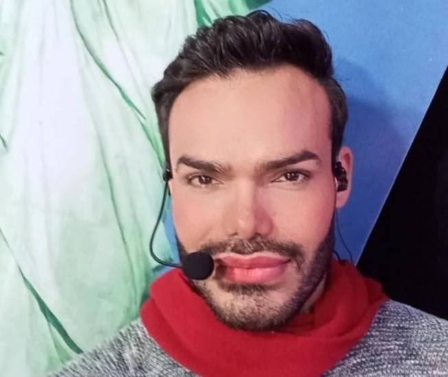 에콰도르의 인기 방송인 에밀리오 수에뇨스가 41세의 나이로 갑작스럽게 사망했다. 에밀리오 수에뇨스 인스타그램 캡처