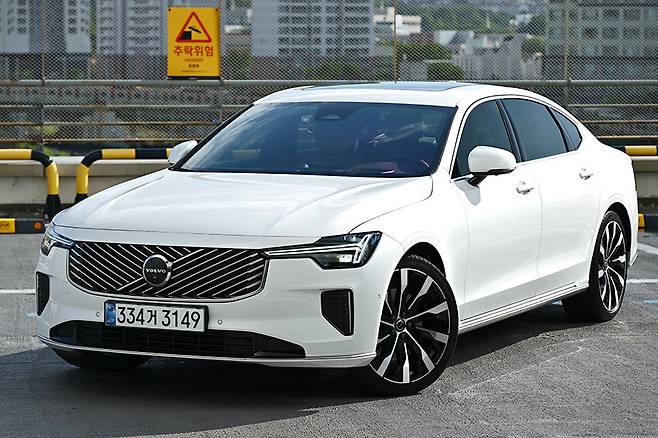 볼보 S90 B5 AWD 울트라. 사진: 김학수 기자