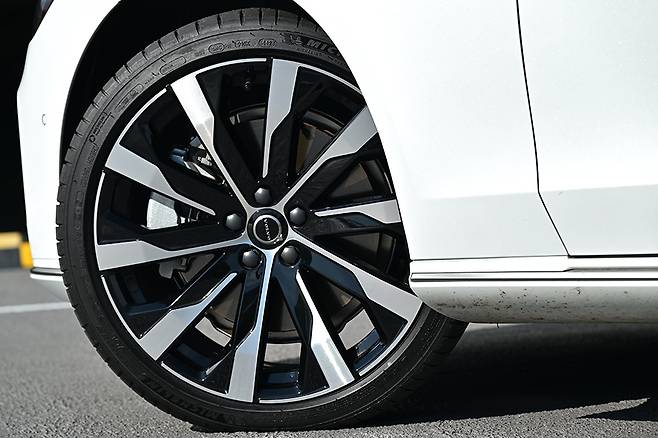 볼보 S90 B5 AWD 울트라. 사진: 김학수 기자