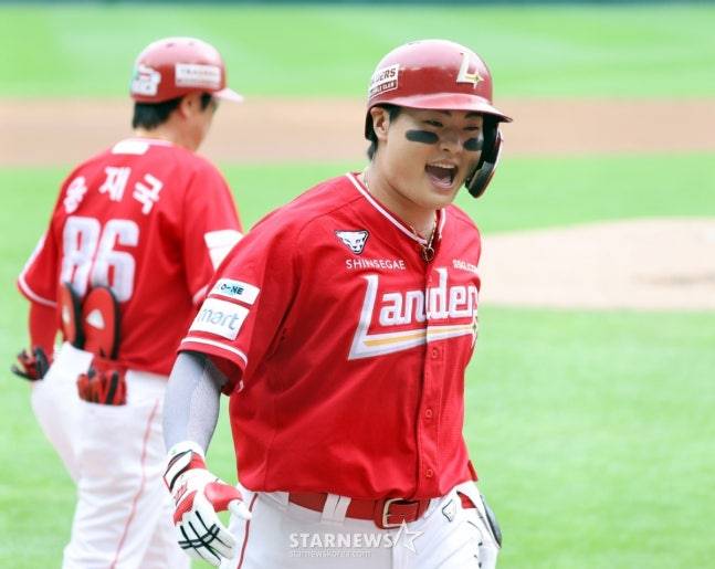 2차전에서 2경기 연속 홈런을 때려낸 고명준이 포효하고 있다. /사진=강영조 선임기자