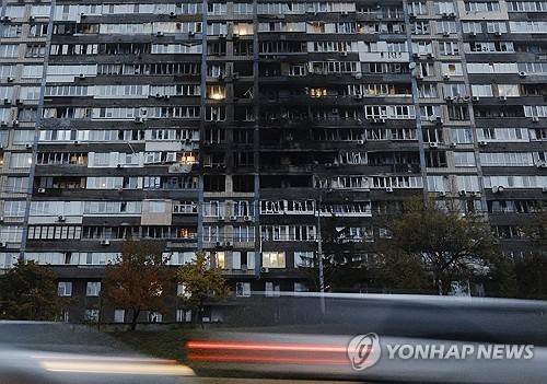 러시아 공격에 파괴된 우크라이나 수도 키이우 주거 건물 [EPA 연합뉴스 자료사진. 재판매 및 DB 금지]