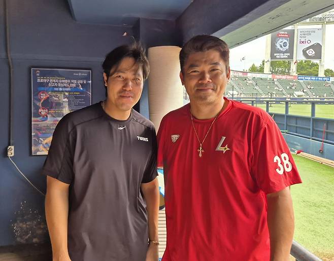 SSG 랜더스 노경은(오른쪽)과 LG 트윈스 김진성 [김경윤 촬영]