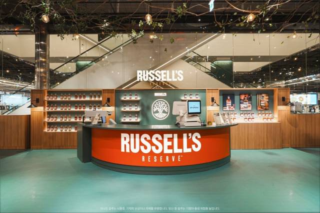 러셀 팝업스토어 전경. 캄파리코리아 제공