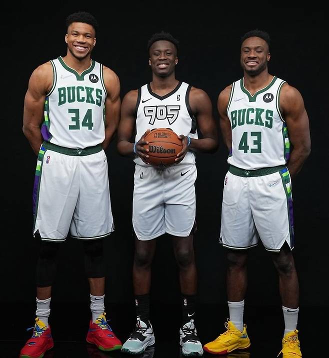 (왼쪽부터) 야니스 아데토쿤보, 알렉스 아데토쿤보, 타나시스 아데토쿤보