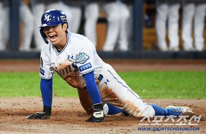 13일 대구 라이온즈파크에서 열린 삼성과 SSG의 준PO 3차전. 3회말 2사 1,3루 삼성 김성윤의 내야 안타 때 SSG 2루수 안상현의 악송구를 틈타 김지찬이 홈을 파고들고 있다. 대구=박재만 기자 pjm@sportschosun.com/2025.10.13/