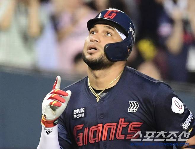 20일 잠실구장에서 열린 LG와 롯데의 경기. 3회초 롯데 레이예스가 LG 손주영을 상대로 역전 3점홈런을 날렸다. 잠실=송정헌 기자songs@sportschosun.com/2025.08.20/