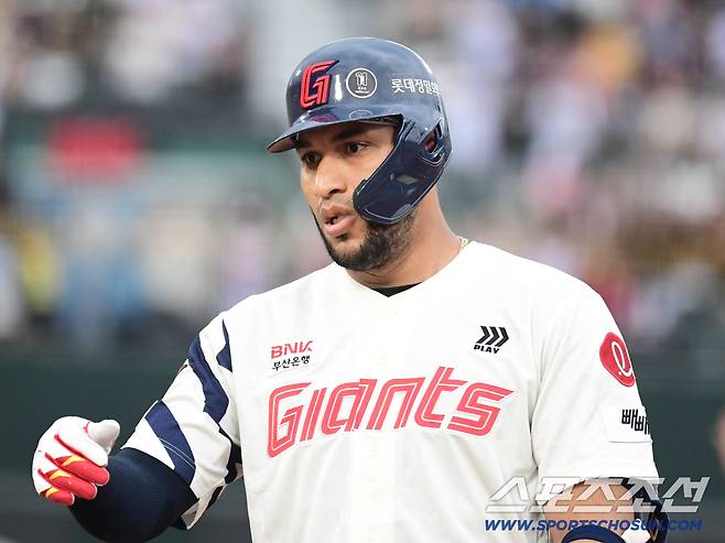 13일 부산 사직구장에서 열린 롯데와 SSG의 경기. 1회말 1타점 적시타 날린 롯데 레이예스. 부산=송정헌 기자songs@sportschosun.com/2025.09.13/