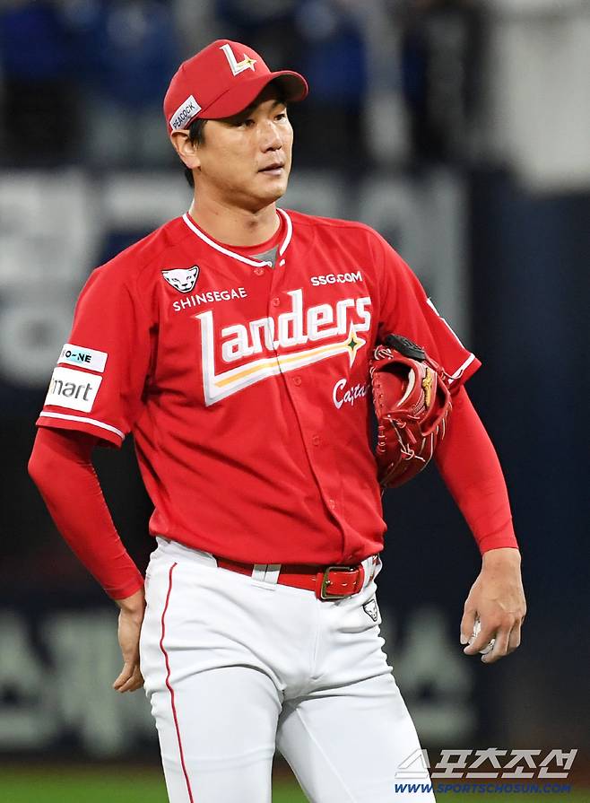 14일 대구 라이온즈파크에서 열린 삼성과 SSG의 준PO 4차전. SSG 김광현이 숨을 고르고 있다. 대구=박재만 기자 pjm@sportschosun.com/2025.10.14/