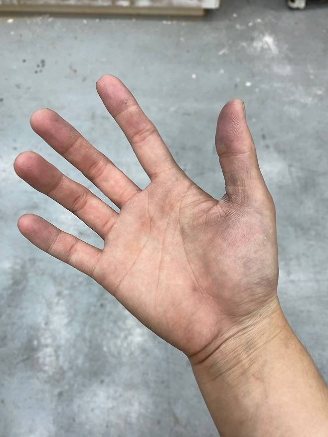 목수로 일한 지 약 1년 된 류호정 전 의원의 손. /류호정 제공