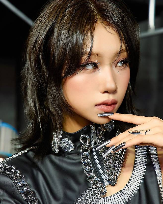 이즈나 최정은 단발(출처 : 인스타그램 @izna_offcl)