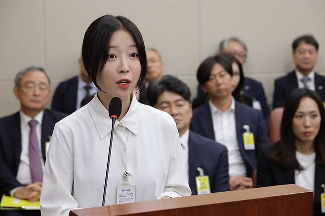 유튜버 쯔양(본명 박정원)이 14일 서울 여의도 국회 과학기술정보방송통신위원회에서 열린 2025년도 국정감사에서 의원 질의에 답변하고 있다. 연합뉴스