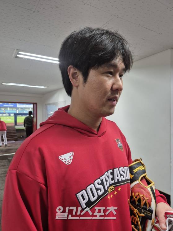 13일 준플레이오프 3차전에 앞서 취재진과 인터뷰하는 최정. 대구=배중현 기자일 준플레이오프 3차전에 앞서 취재진과 인터뷰하는 최정. 대구=배중현 기자