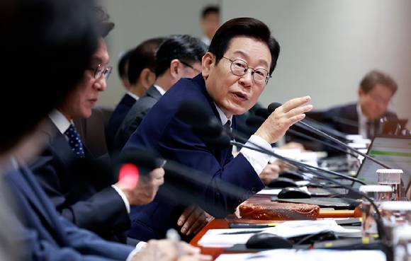 이재명 대통령이 14일 서울 용산 대통령실 청사에서 열린 국무회의에서 발언하고 있다. 2025.10.14 [대통령실통신사진기자단] [사진=연합뉴스]