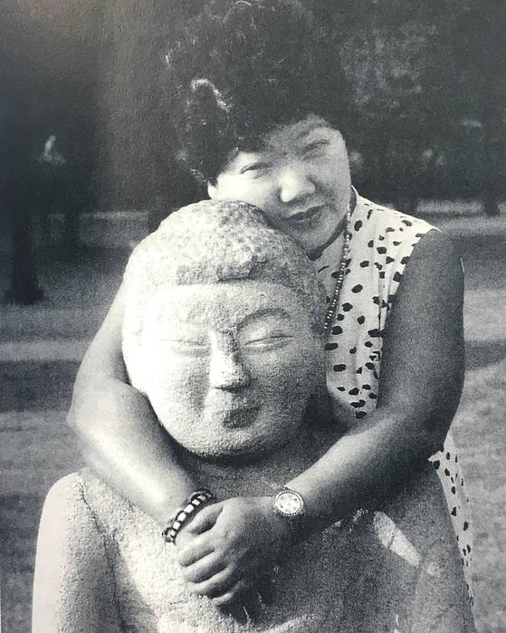 1986년 경남 양산 통도사를 방문한 마흔 살의 노은님. 사진 노은님 아카이브