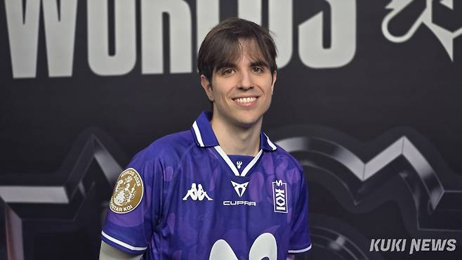 ‘엘요야’ 하비에르 프라데스가 14일 중국 베이징 스마트 e스포츠센터에서 쿠키뉴스와 만나 인터뷰하고 있다. 김영건 기자