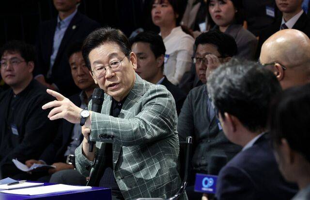 이재명 대통령이 14일 서울 동대문구 KOCCA 콘텐츠문화광장에서 열린 ‘디지털토크라이브: 국민의 목소리, 정책이 되다’ 행사에 참석해 발언하고 있다. 김지훈 기자