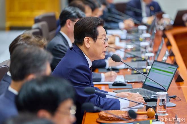 (서울=뉴스1) 허경 기자 = 이재명 대통령이 14일 서울 용산 대통령실 청사에서 열린 국무회의에서 발언하고 있다. (대통령실 제공. 재판매 및 DB 금지) 2025.10.14/뉴스1  Copyright (C) 뉴스1. All rights reserved. 무단 전재 및 재배포,  AI학습 이용 금지. /사진=(서울=뉴스1) 허경 기자