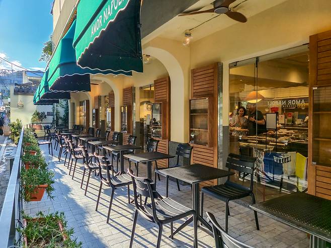 서울 종로구 안국동의 베이커리 카페 아모르 나폴리. 이탈리아 분위기가 물씬 풍긴다.