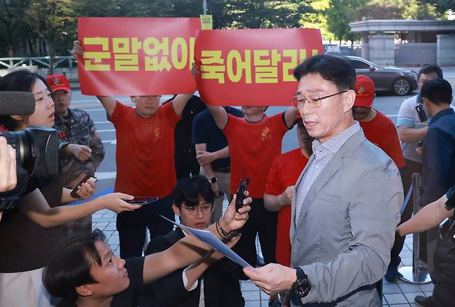 채해병 사건 관련 구명 로비 의혹의 당사자인 임성근 전 해병대 1사단장. 사진은 지난 9월 11일 채해병 특검 사무실을 방문할 당시 임 전 사단장의 모습. (출처:연합)