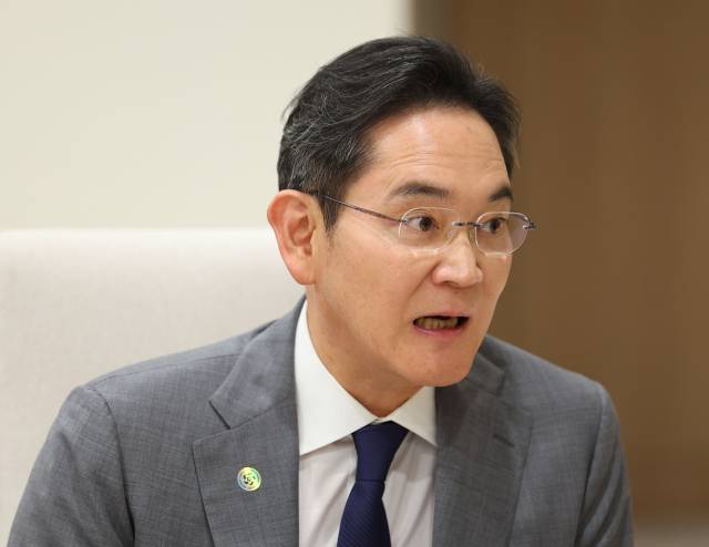 1일 용산 대통령실에서 열린 이재명 대통령과 오픈AI 샘 올트먼 대표의 접견에 참석한 이재용 삼성전자 회장이 발언하고 있다. 연합뉴스