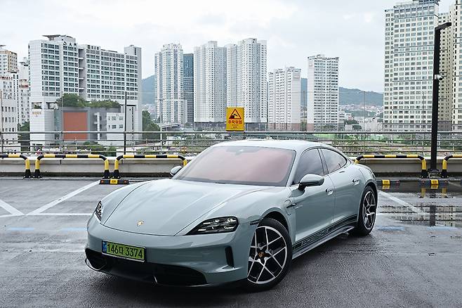 포르쉐 타이칸 4S. 사진: 김학수 기자