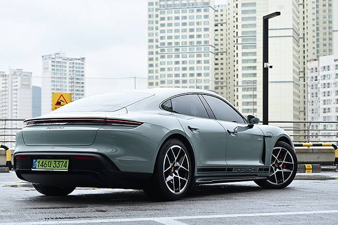 포르쉐 타이칸 4S. 사진: 김학수 기자