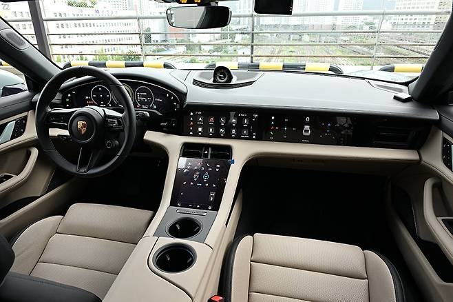 포르쉐 타이칸 4S. 사진: 김학수 기자