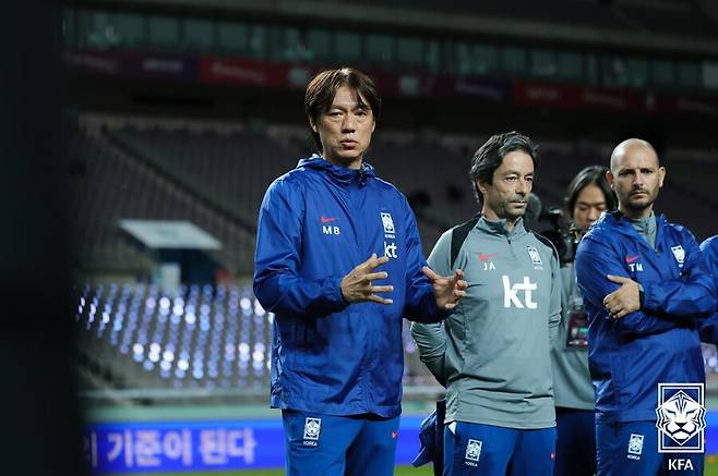 ▲ 홍명보 감독은 14일 서울월드컵경기장에서 파라과이와 10월 A매치 두 번째 평가전을 치른다. 10일 월드컵 우승 후보 브라질과 맞대결에서 0-5로 패배한 만큼, 파라과이전에서 분위기 반전을 노린다. ⓒ대한축구협회