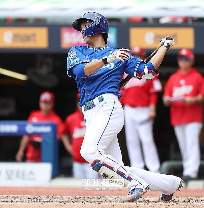 ▲ 1차전에서 포스트시즌 역사상 첫 1회초 선두타자 초구 홈런을 기록한 이재현 ⓒ곽혜미 기자