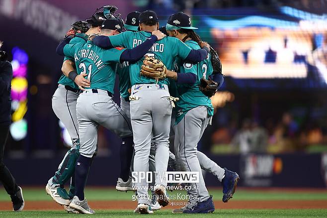 ▲ 토론토와 챔피언십시리즈 1,2차전을 모두 잡고 창단 후 첫 월드시리즈 진출 가능성을 높인 시애틀 매리너스