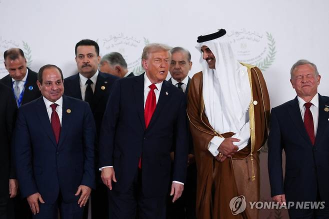 트럼프 대통령과 아랍권 지도자들 [로이터=연합뉴스 자료사진. 재판매 및 DB 금지]