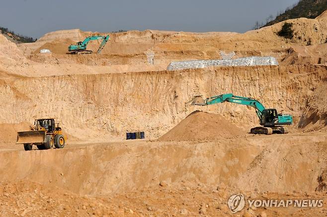 중국 장시성의 희토류 광산  [AP 연합뉴스 자료사진. 재판매 및 DB 금지]