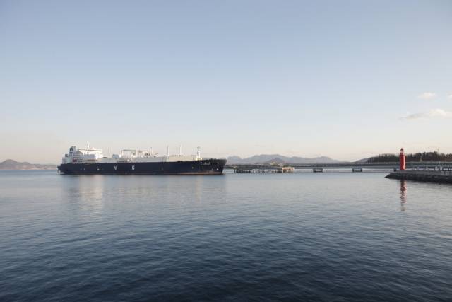 한국가스공사 통영기지본부 LNG선. 한국가스공사 제공