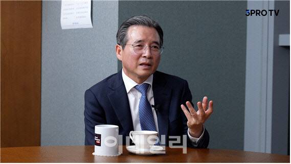 김용범 대통령실 정책실장이 15일 경제 전문 유튜브 ‘삼프로TV’에 출연해 발언하고 있다.(사진=대통령실)