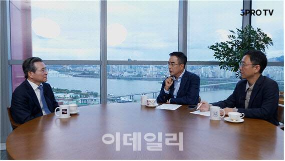 김용범 대통령실 정책실장이 15일 경제 전문 유튜브 ‘삼프로TV’에 출연해 발언하고 있다.(사진=대통령실)