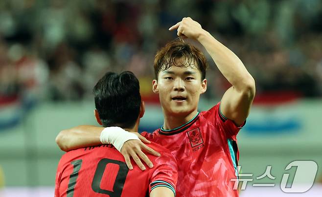 홍명보호가 파라과이를 2-0으로 꺾으면서 10월 2연전을 마무리했다. 세워 놓은 로드맵대로, 다양한 선수들을 테스트하며 앞으로 전진하고 있는 홍명보호다. ⓒ News1 김명섭 기자