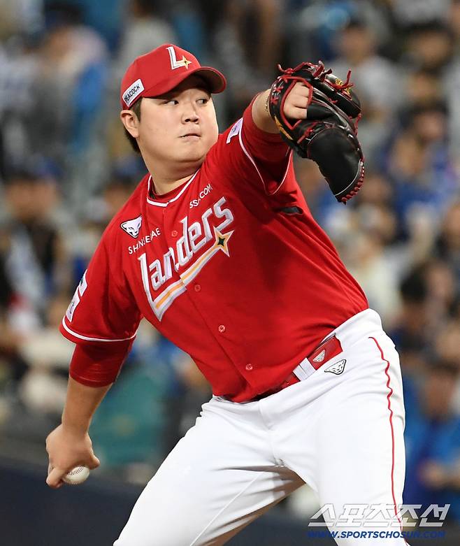 14일 대구 라이온즈파크에서 열린 삼성과 SSG의 준PO 4차전. SSG 이로운이 역투하고 있다. 대구=박재만 기자 pjm@sportschosun.com/2025.10.14/
