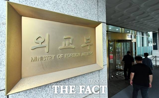 외교부가 캄보디아 취업사기·감금 피해에 대응하기 위한 전담 태스크포스(TF)를 공식 발족했다고 밝혔다. 박일 전 주레바논대사를 팀장으로 영사안전국, 아세안국, 개발협력국 등이 합류한다. /임영무 기자