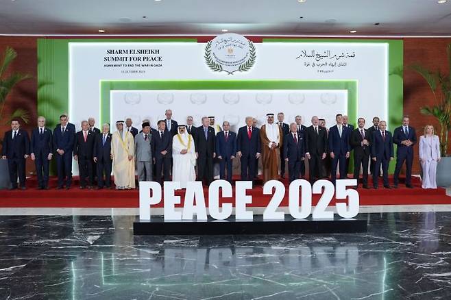 이날 정상회의에는 트럼프 대통령을 비롯해 유럽·중동 등지의 20여개국 정상이 참석했다. AP연합뉴스