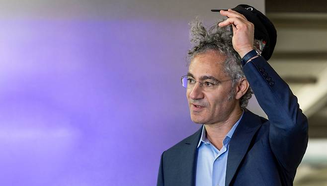 2025년 10월 14일 서울 성동구 팔란티어 팝업스토어. 알렉스 카프 팔란티어 CEO가 본지와 인터뷰를 갖고 있다. /김지호 기자