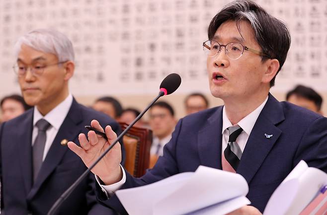 오동운 고위공직자범죄수사처장이 지난 3월 12일 서울 여의도 국회에서 열린 법제사법위원회 전체회의에서 윤석열 대통령의 구속 취소 관련 긴급 현안질의에 답하고 있다. /남강호 기자