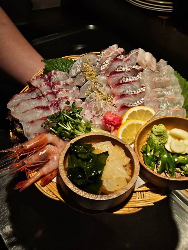 생새우를 직접 맛볼 수 있는 곳. 네이버지도 연남 잠수함 업체 사진