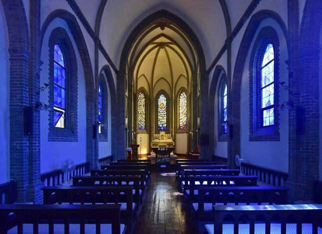 성당 내부 (제대) ⓒ