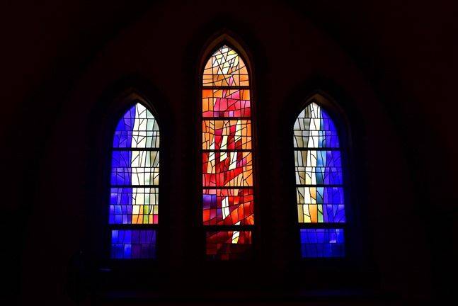 성가대석의 스테인드글라스 ⓒ