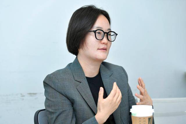 최근 펴낸 장편소설 '오직 그녀의 것'에서 문학 편집자로 살아가는 한 여성의 삶을 다룬 김혜진 작가는 "언젠가는 소설가가 주인공인 소설도 꼭 써보고 싶다"고 했다. 임지훈 인턴기자