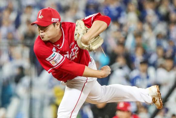 준플레이오프 3차전에서 역투하는 오른손 불펜 전영준. SSG 제공