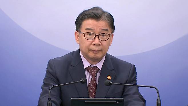 유철환 권익위원장