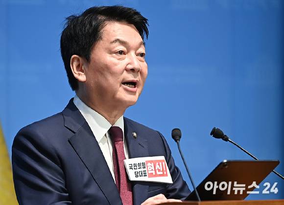 안철수 국민의힘 의원이 지난 8월 20일 오전 서울 여의도 국회 소통관에서 현안관련 기자회견을 하고 있다. [사진=곽영래 기자]