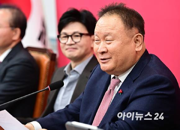 국민의힘으로 입당한 이상민 의원이 지난 2024년 1월 8일 오전 서울 여의도 국회에서 열린 비상대책회의에서 발언하고 있다. [사진=곽영래 기자]